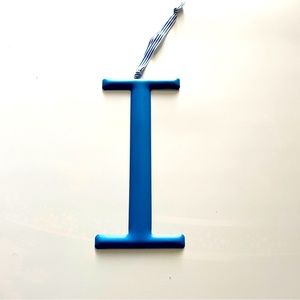 Lightweight Metal “I” Decor